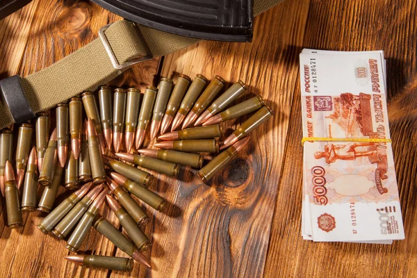 Rosyjskich rubli i amunicji — Zdjęcie stockowe