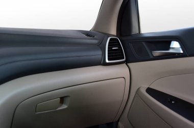 Lüks bir yolcu vagonunda havalandırma delikleri