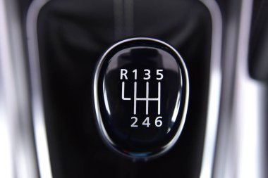 Elle şanzıman kolunun başı.