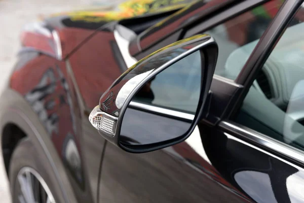 Side mirror with turn signal of a car