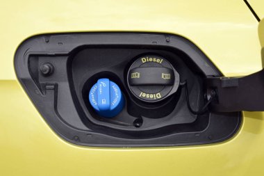 Dizel yakıt deposu kapağı ve AdBlue sıvı depo kapağı