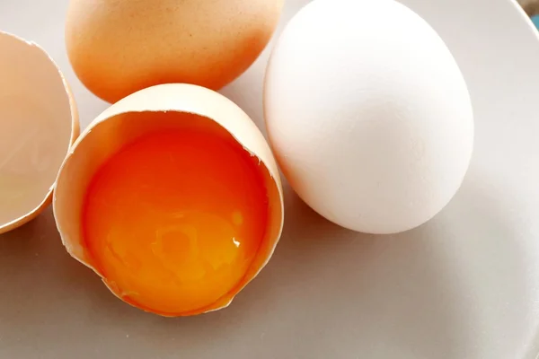 Yumurta ve yumurta sarısı — Stok fotoğraf