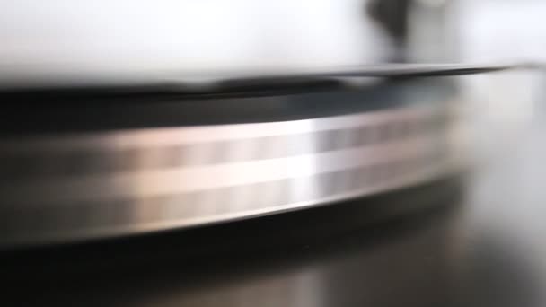 Running old gramophone turntable with black disc — Stock Video