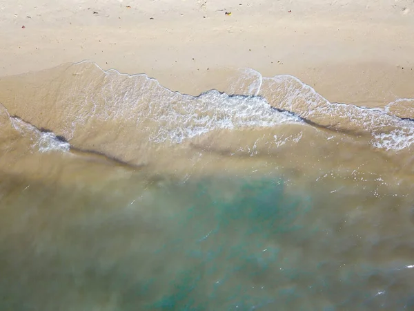 Meer Und Sandstrand Mit Weißen Wellen Krabi Thailand Ist Ein — Stockfoto