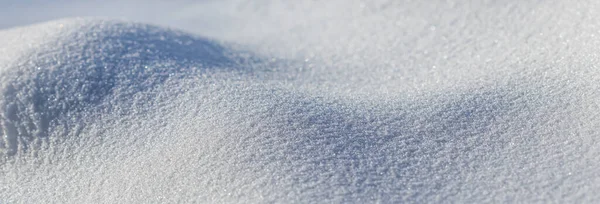 霜冻的日子里 新鲜的雪花在阳光下闪闪发光 大自然冬季背景 — 图库照片