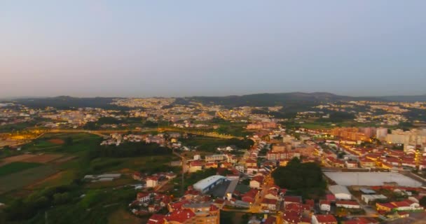 Panoramiczne zdjęcia lotnicze miasto Portugalii w nocy — Wideo stockowe