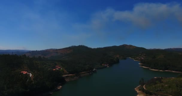 Velký lesní požár v přírodě z Portugalska — Stock video
