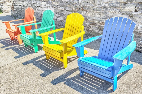 Renkli adirondack sandalyeler — Stok fotoğraf