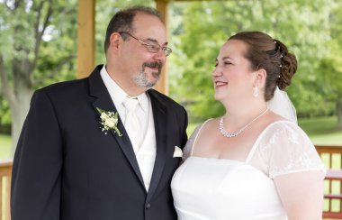 Bakışları seven çiftler