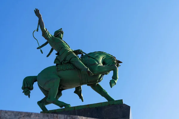 Ufa, Bashkortostan Cumhuriyeti, Rusya - 15 Şubat 2021: Bashkortostan Salavat Yulaev 'in ulusal kahramanının anıtı. 1773-1775 Köylü Savaşı üyesi. Heykeltıraş Soslanbek Dafaevich Tavasiev, 17 Kasım 1967 'de açıldı..