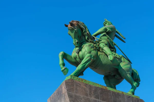 Ufa, Bashkortostan Cumhuriyeti, Rusya - 15 Şubat 2021: Bashkortostan Salavat Yulaev 'in ulusal kahramanının anıtı. 1773-1775 Köylü Savaşı üyesi. Heykeltıraş Soslanbek Dafaevich Tavasiev, 17 Kasım 1967 'de açıldı..