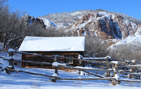 Baita di legno — Foto Stock