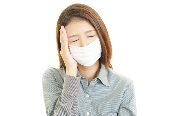 여자 감기에서 고통 — 스톡 사진