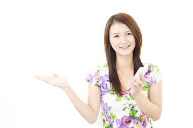 Akıllı telefon kullanan kadın