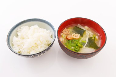 nefis bir kahvaltı ile miso çorbası ve pirinç