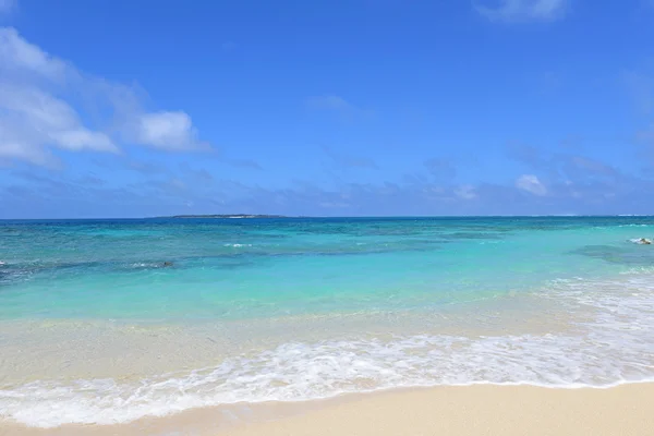 De kobalt blauwe zee en de blauwe hemel — Stockfoto