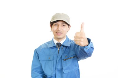 teslimatçı gülümseyen