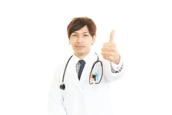 Sorridente medico asiatico — Foto Stock
