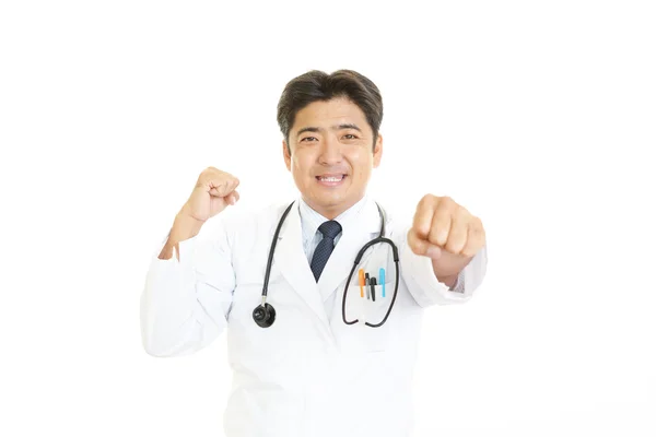 Sorrindo asiático médico — Fotografia de Stock