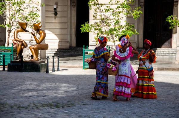 Cuban women in traditional dresses — Stock Photo, Image