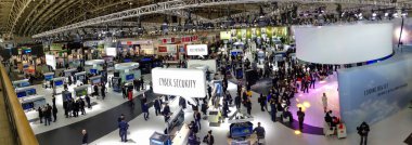 Hannover, Almanya - 15 Mart 2016: Hall 2 CeBIT bilgi teknoloji ticaret fuarında Hannover, Almanya üzerinde 15 Mart 2016