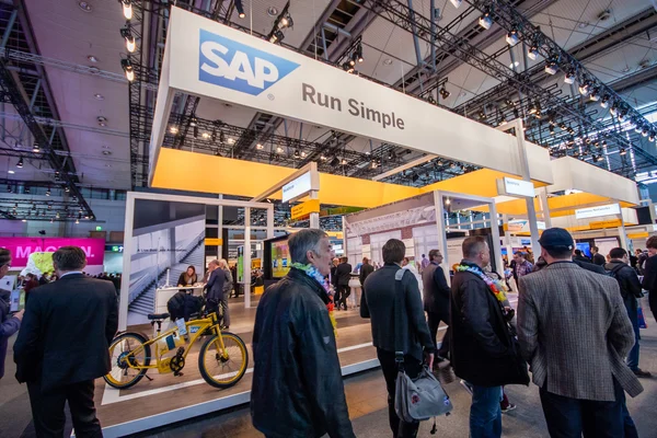 HANNOVER, GERMANY - MARCH 14, 2016: Booth of SAP company på CeBIT informasjons- teknologihandelsmesse i Hannover, Tyskland 14. mars 2016 – stockfoto