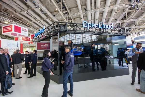 Hannover, Německo - 14 březen 2016: Opencloud stojan ve stánku firmy Huawei na CeBITu informační technologie veletrhu v Hannoveru, Německo na 14 březen 2016 — Stock fotografie
