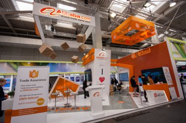 Hannover, Almanya - 14 Mart 2016: Booth, Alibaba grubu CeBIT bilgi teknoloji ticaret fuarında Hannover, Almanya üzerinde 14 Şubat 2016