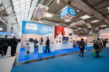 Hannover, Almanya - 15 Mart 2016: Western Digital Booth şirket CeBIT bilgi teknoloji ticaret fuarında Hannover, Almanya üzerinde 15 Mart 2016