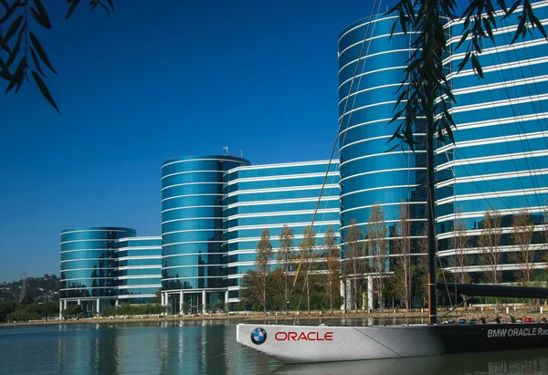 REDWOOD CITY, CA, USA - SEPT 24, 2008: The Oracle Headquarters located in Redwood City, CA, USA on Sept 24, 2008. Oracle is a multinational hardware and software technology corporation — Stock Photo, Image