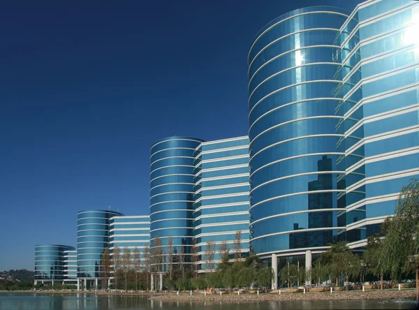 REDWOOD CITY, CA, EUA - SEPT 24, 2008: A sede da Oracle localizada em Redwood City, CA, EUA, em 24 de setembro de 2008. Oracle é uma corporação multinacional de hardware e tecnologia de software Fotos De Bancos De Imagens