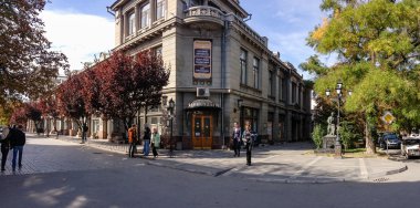 Simferopol, Ukrayna - 7 Ekim 2014: Kırım Rus Drama tiyatrosu, 7 Ekim 2014 tarihinde Simferopol, Ukrayna'da ilhakından sonra 196.