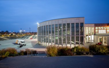 Berlin, Almanya - 11 Kasım 2014: Katılımcı dışında Messe Berlin giriş yönü 11 Kasım 2014 Sap Teched 2014 Konferansı, Berlin, Almanya