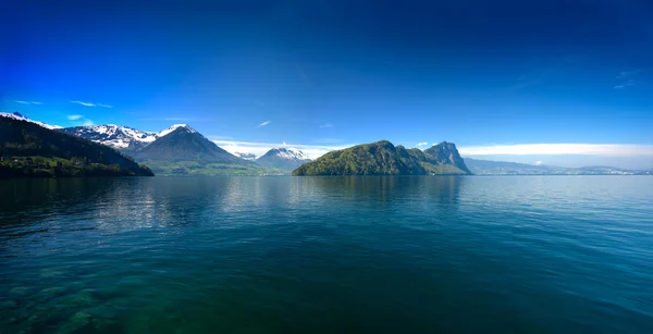 Panoramic view of Lucerne lake with swiss alps in spring — Stock Photo, Image