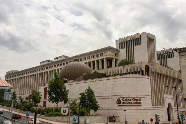 ЛИСБОН, ПОРТУГАЛЬ - 7 мая 2008 года: Штаб-квартира португальской государственной банковской корпорации Caixa Geral de Depositos в Лиссабоне 7 мая 2008 года. Это крупнейший банк в Португалии — стоковое фото