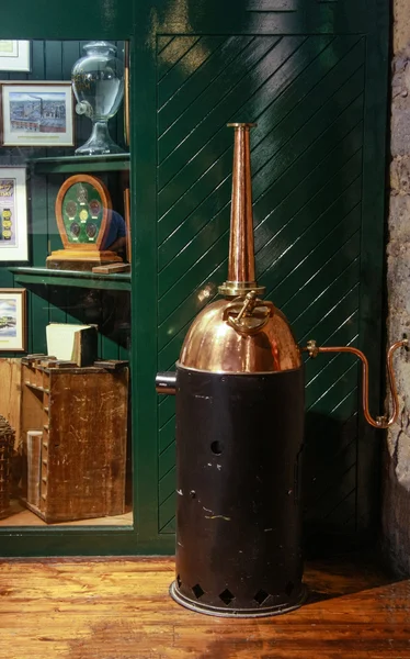 CORK, IRELAND - JUNE 20, 2008:  Home small copper whiskey distillery at the Jameson Heritage Centre  in Midleton Co. Cork, 12 miles east of Cork City on the main Cork Waterford Road — Stock Photo, Image