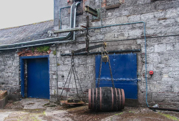 Cork, ireland - 20 juni, 2008: gamla hederliga skoparmen skala viktning fat cask på jameson heritage centre i midleton co cork, 2 mil öster om staden cork på huvudsakliga cork waterford road — Stockfoto