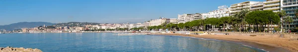 CANNES, FRANCE - NOVEMBER 3, 2003: Panoramic view to embankment and Boulevard de la Croisette on November 3, 2003 in Cannes, Cote d'Azur, France — Stock Photo, Image