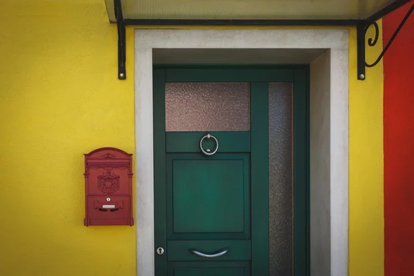 Farbenfrohes Haus auf der Insel Burano — Stockfoto