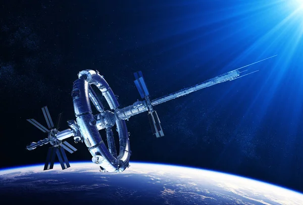 Station spatiale futuriste dans les rayons de la lumière bleue Photo De Stock