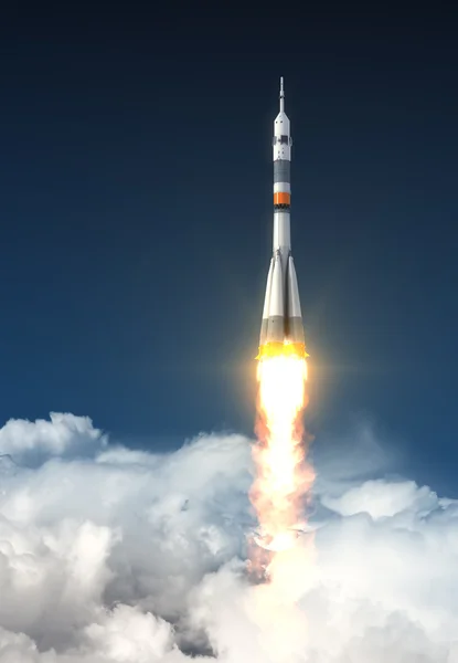 Vervoerder Rocket Over de wolken — Stockfoto