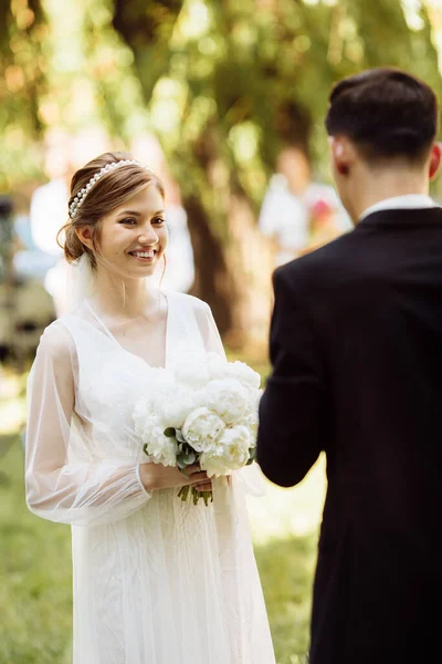 Novio Novia Leen Promesas Uno Otro Mientras Que Ceremonia Boda —  Fotos de Stock