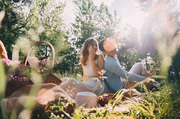 Pic Nic Gli Amanti Felice Giovane Coppia Trascorrere Del Tempo — Foto Stock