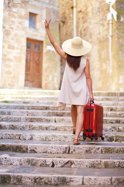 Young girl with suitcase on the stairs of the old town — Stock Photo, Image
