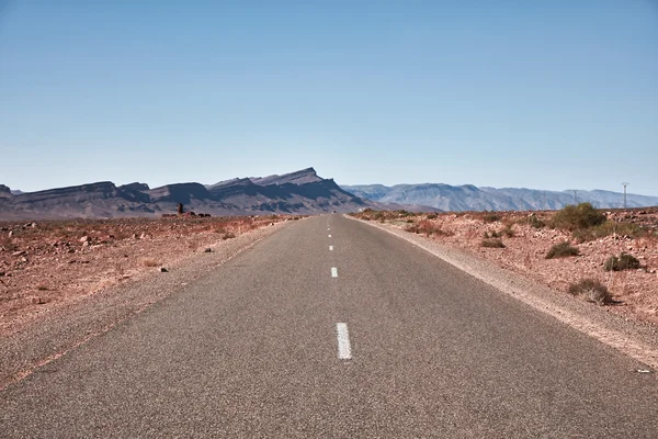 Estrada interminável no deserto do Saara, África — Fotografia de Stock Grátis