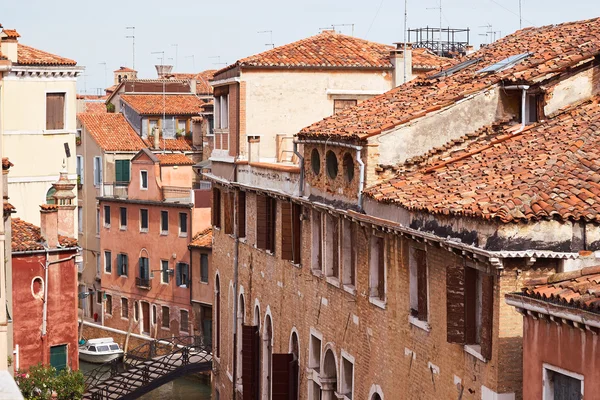 Coloridas fachadas de antiguas casas medievales en Venecia, Italia . — Foto de Stock