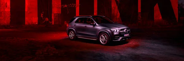 Katowice Polonia 2020 Mercedes Gle Sullo Sfondo Murale Dell Artista — Foto Stock