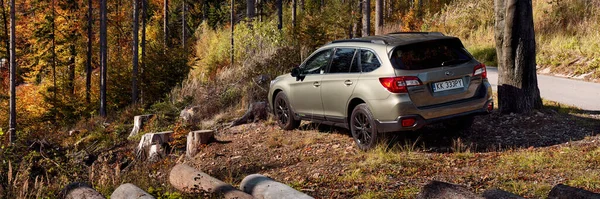 Wisla Polen 2019 Subaru Outback Med Permanent Fyrhjulsdrift Fjällvägarna Modell — Stockfoto