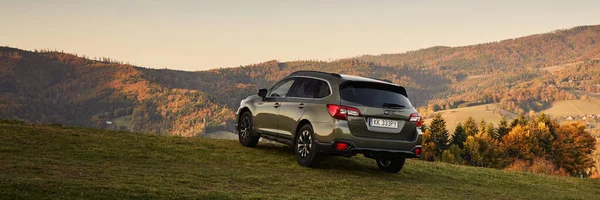 Wisla Polonia 2019 Subaru Outback Con Tracción Total Permanente Las —  Fotos de Stock