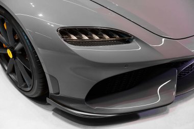 Koenigsegg Gemera, İsveç 1727 HP süper araba, 4 koltuklu hibrit. Maksimum hızı 400 km / h, ivmesi 100 km ise 1.9 km. İlk gösterim Polonya 'da La Squadra, Katowice, Polonya' da - 19.09.2020